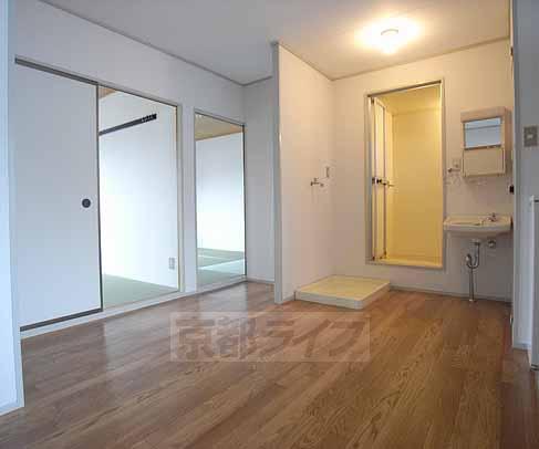 居室・リビング　明るい室内。