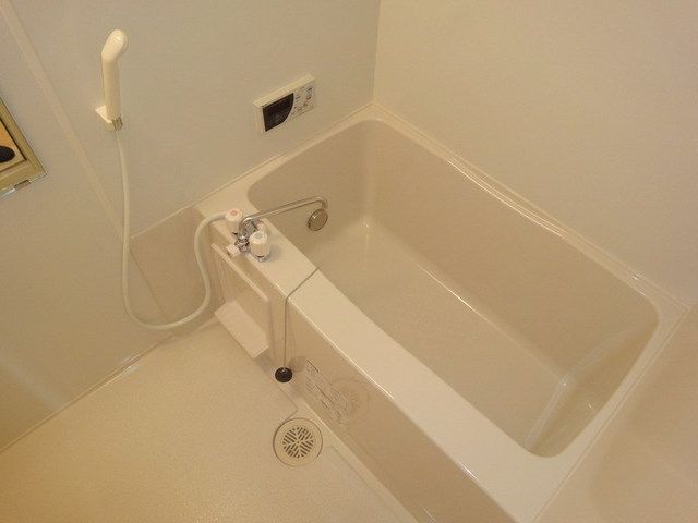 バス・シャワールーム　浴室乾燥機付き　追焚き浴室