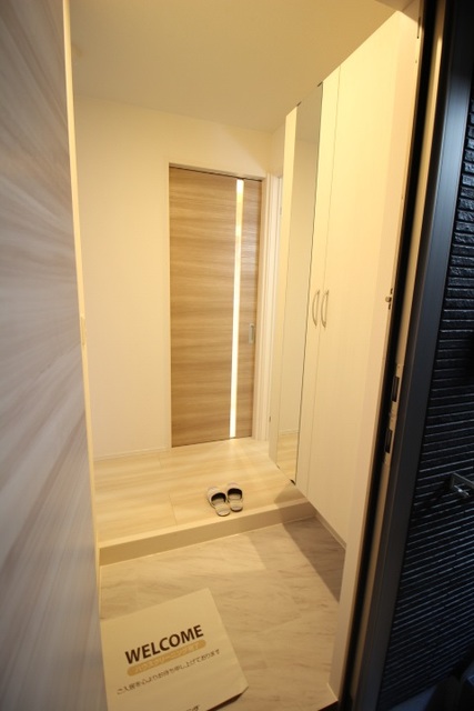 玄関　※写真は他号室です