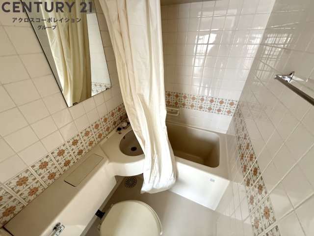 バス・シャワールーム　シンプルなユニットバス