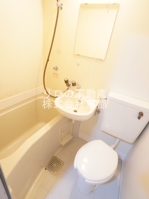 バス・シャワールーム　お掃除がしやすい３点ユニットバスです☆