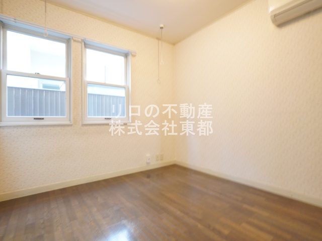 居室・リビング　窓から暖かな日差しが入ります♪