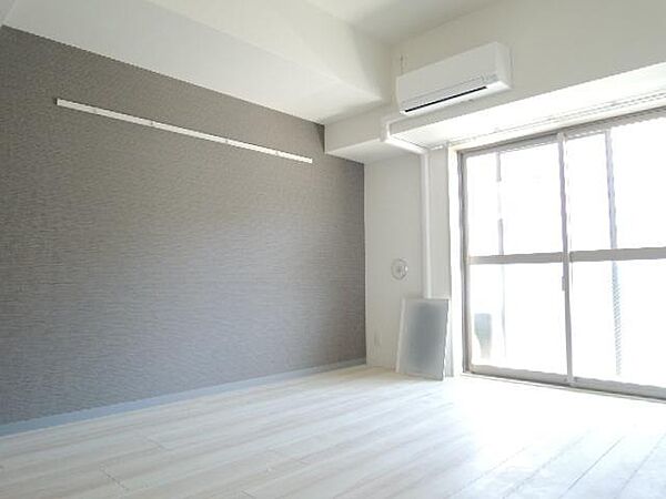 居室・リビング　※別部屋の参考写真です。