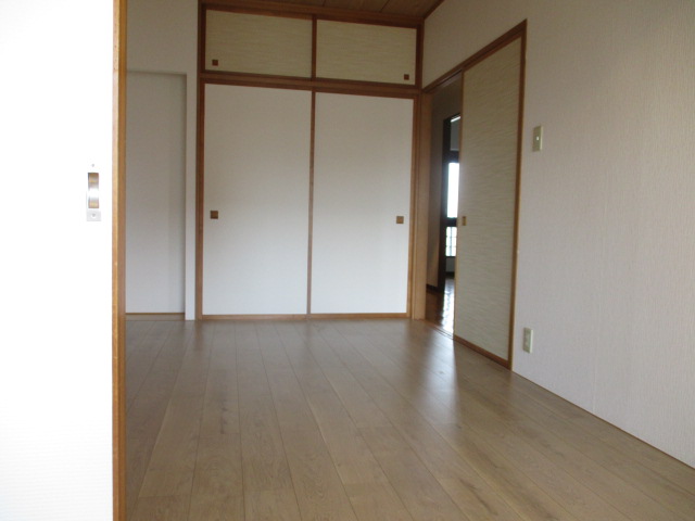 その他部屋・スペース　リビング続きの洋室6帖。