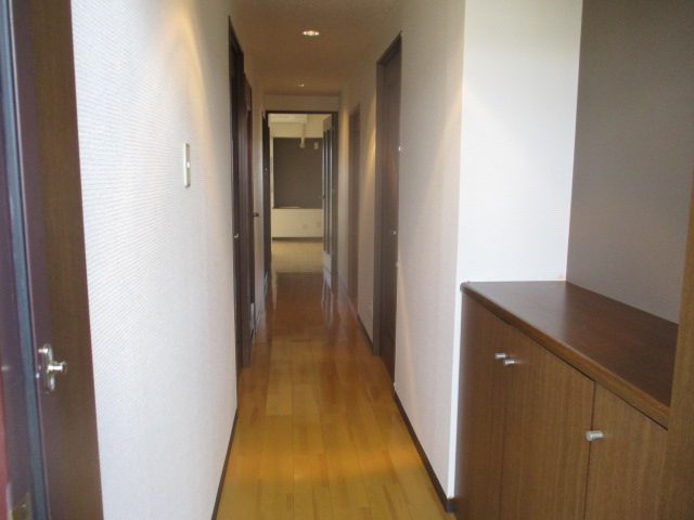 玄関　玄関シューズボックスあり。