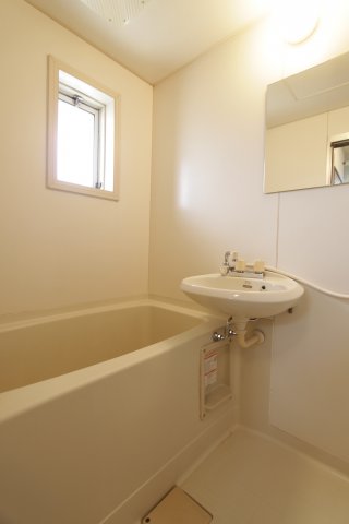 バス・シャワールーム　ゆったり過ごせるお風呂です