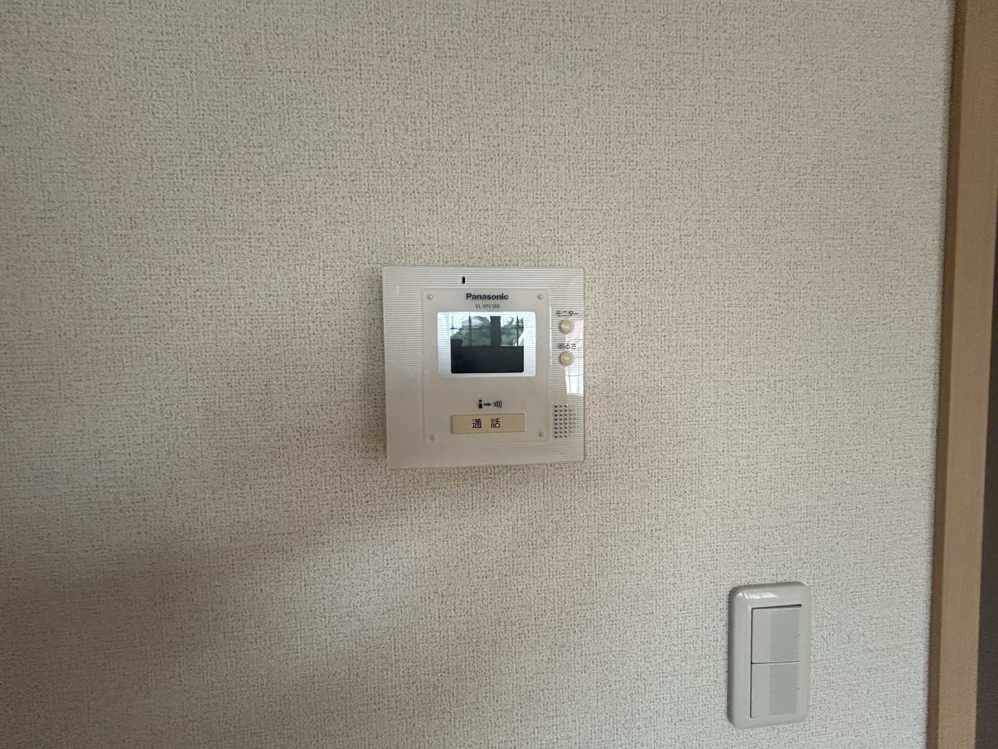 セキュリティ　他室参考写真　モニター付きインターホン