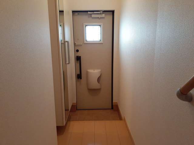 玄関　シューズボックスあります