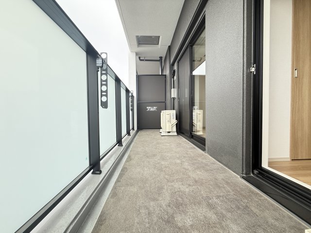 バルコニー　同型タイプの写真（階数が異なります）。現況優先となります。