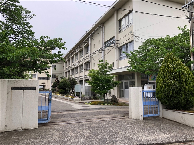 中学校　一宮中学校（中学校）まで1400m