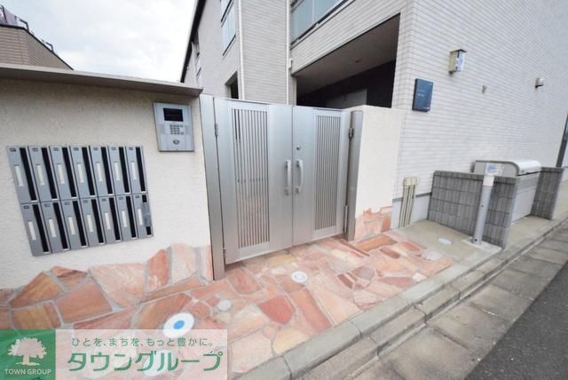 エントランス　オートロックつきエントランス