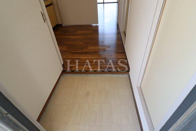 玄関　同物件別部屋です。
