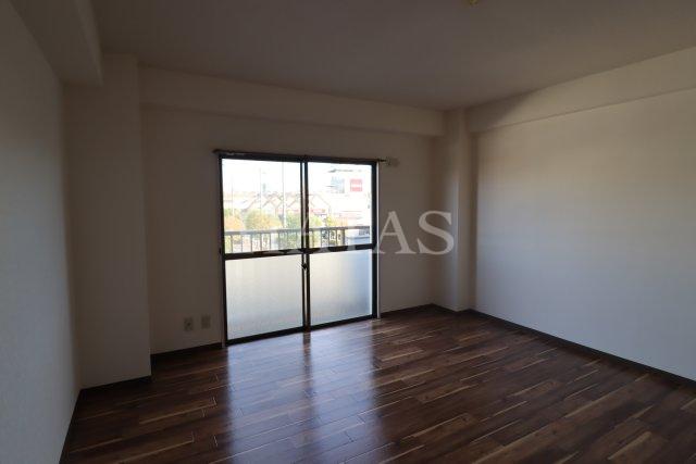 居室・リビング　同物件別部屋です。