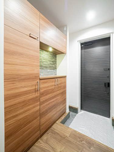 玄関　玄関ホールにはシューズボックスがあります。