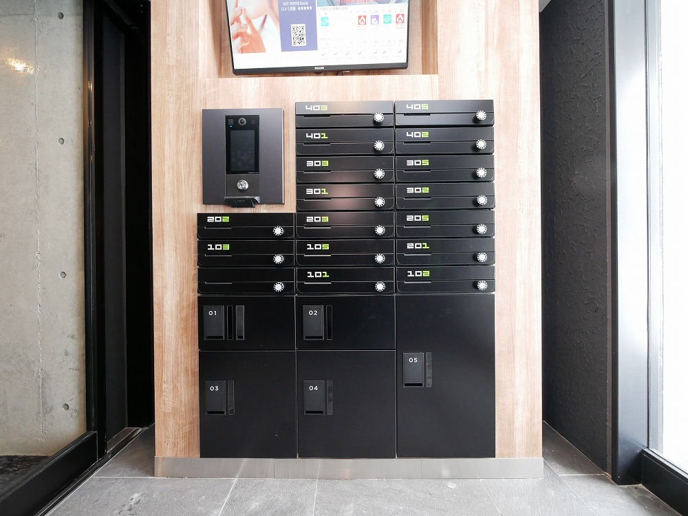 エントランス　不在時でも配達物の受け取りが可能な宅配ボックス付きです♪