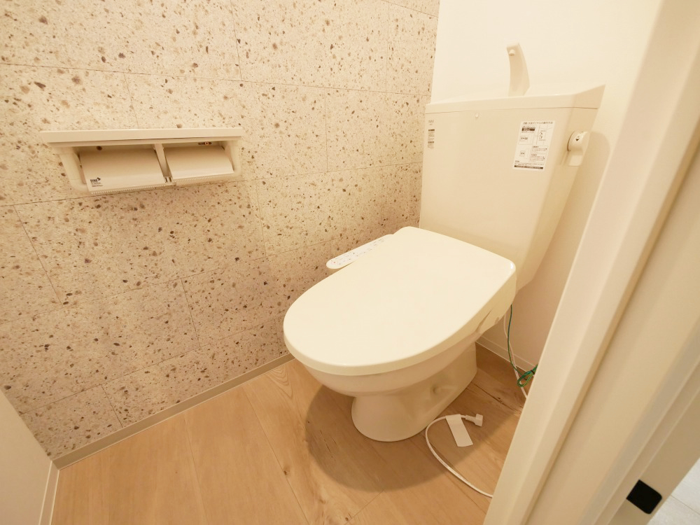 トイレ　嬉しいウォシュレット付きのトイレ！便座温かいですよ♪