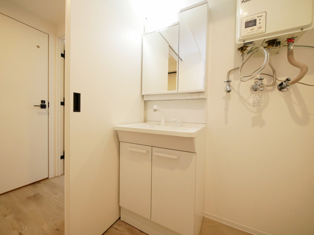 洗面設備　朝の身支度に便利な洗面台です♪