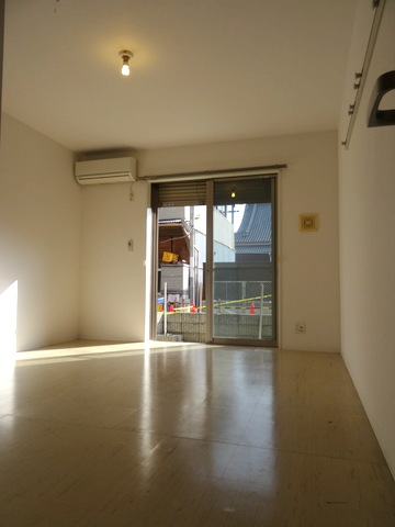 居室・リビング　白を基調とした明るいお部屋