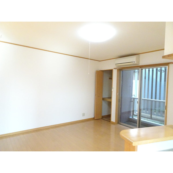 居室・リビング　明るい洋室