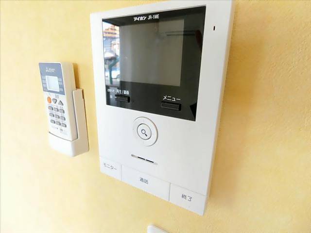 セキュリティ　ＴＶ付きモニターフォンで来訪者の確認ができます。