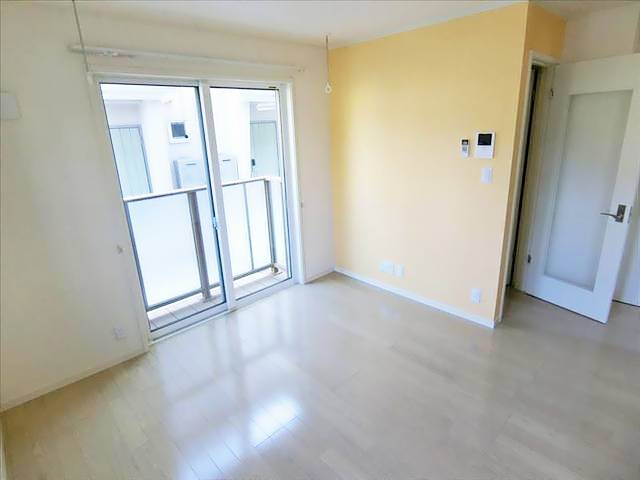 居室・リビング　南向きで日当たり良好な７帖の洋室です。