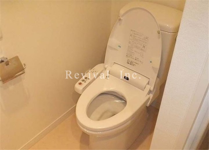 トイレ　シャワートイレ完備でございます