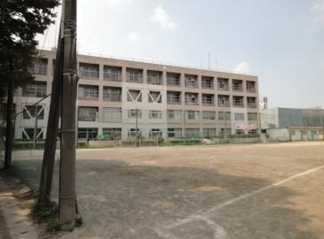 中学校　蕨市立第一中学校（中学校）まで124m