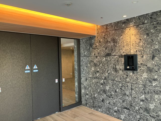 エントランス　建物の内部です