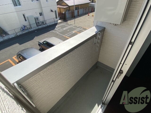 バルコニー　バルコニーはこちら、陽当りよくお洗濯がはかどりそうです