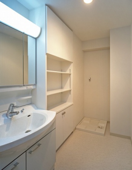 洗面設備　※掲載写真は同マンション別部屋参考写真となります。