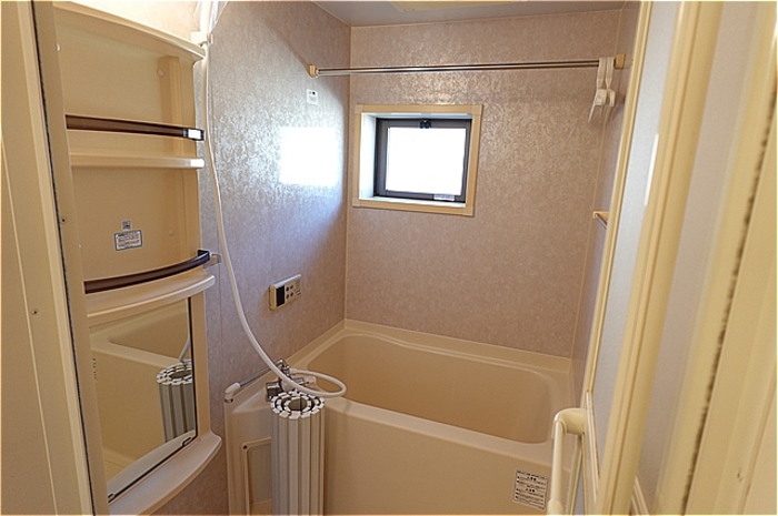 バス・シャワールーム　換気暖房乾燥機付き浴室