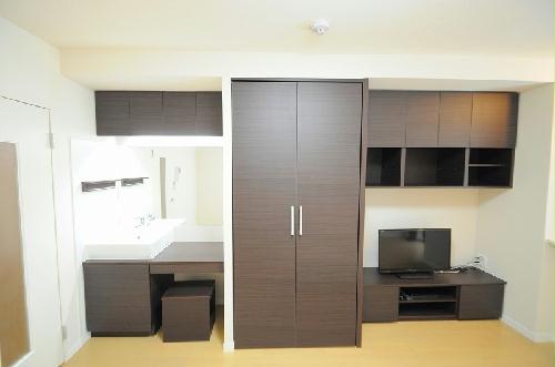 居室・リビング　お部屋によって壁の色が違う場合がございます。