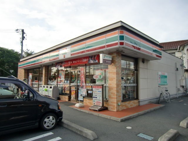 コンビニ　セブンイレブン浜松新津町店（コンビニ）まで581m