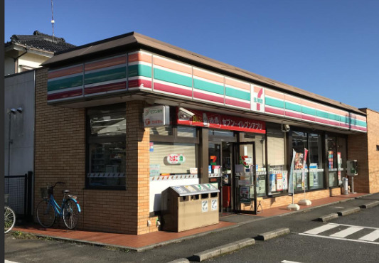 コンビニ　セブンイレブン 成田西三里塚店（コンビニ）まで615m