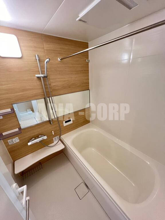 バス・シャワールーム　追焚き浴室乾燥付バスルーム。