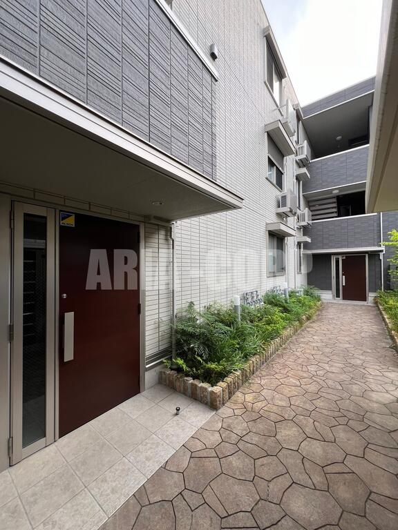 エントランス　宅配ボックス・TVモニター付きオートロック！