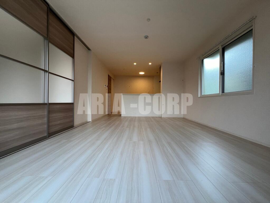 居室・リビング　14帖の明るいリビングです♪