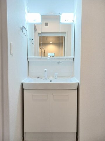 洗面設備　スペースが確保できる洗面所です