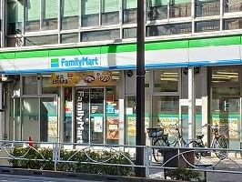 コンビニ　ファミリーマート（コンビニ）まで500m
