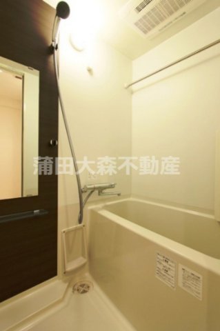 バス・シャワールーム　浴室乾燥機付きのバスルーム