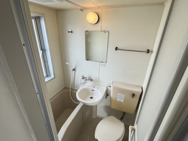 バス・シャワールーム　お風呂です