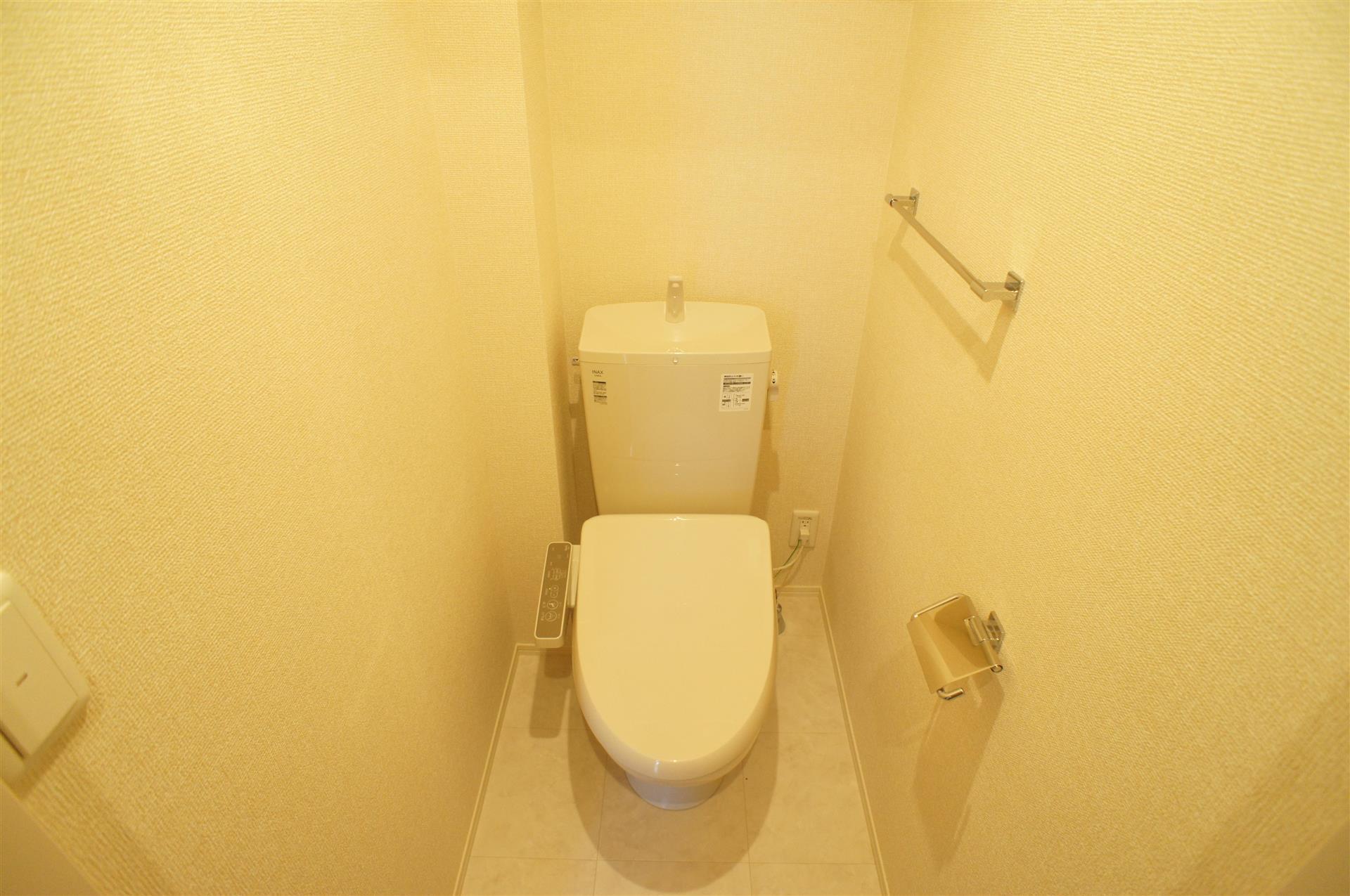 トイレ　温水洗浄暖房便座付トイレ