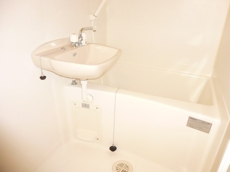 バス・シャワールーム　当物件の参考写真です。(同建物の部屋)