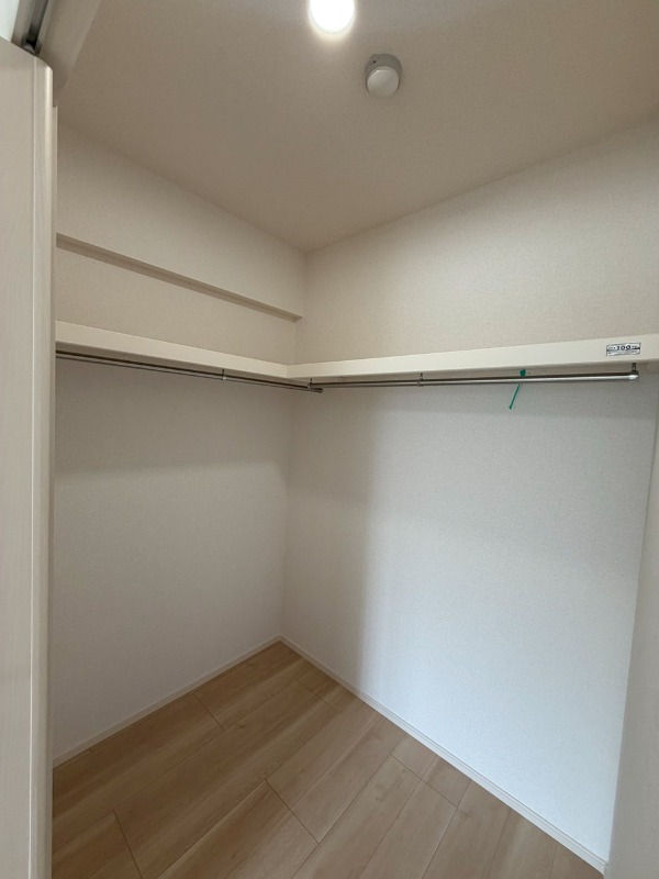 収納　廊下側洋室収納