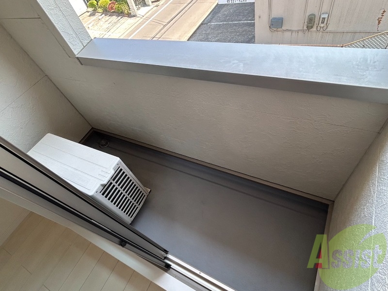 バルコニー　晴れている日にはバルコニーで洗濯物が干せますね。