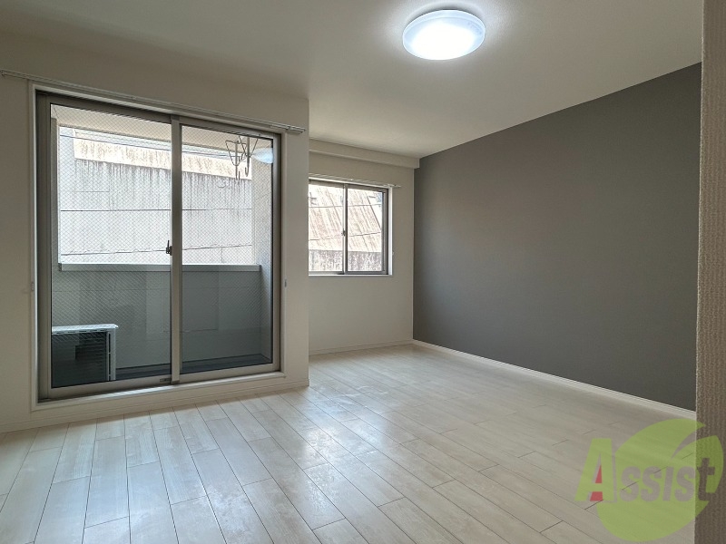 居室・リビング　１０．６帖のＬＤＫには大きな窓があります。