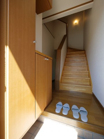 玄関　※写真は別の部屋のものです。