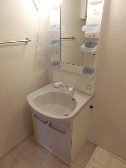 洗面設備　★朝の身支度に便利な独立洗面台★