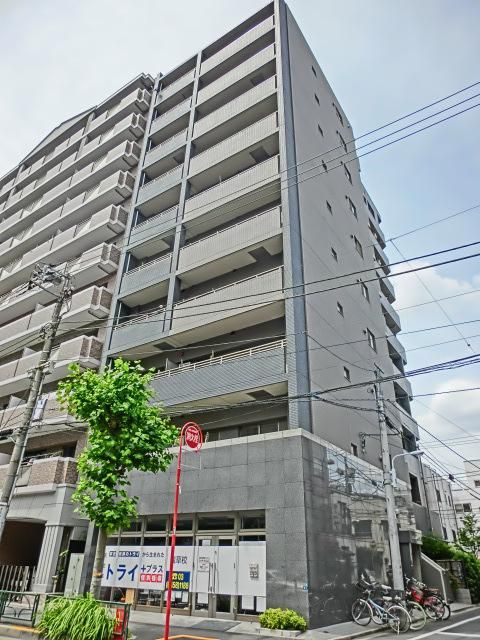 建物外観　タイル貼りの重厚感のあるマンション
