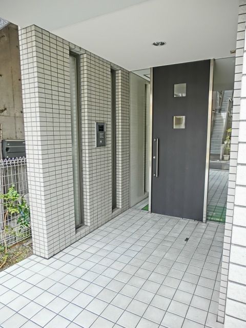 エントランス　オートロック対応　エントランス